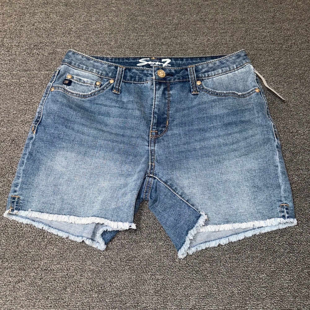 NWT Seven7 Weekend Short Olaf Blue Denim Raw Hem Jean Shorts Women Size 6 Casual